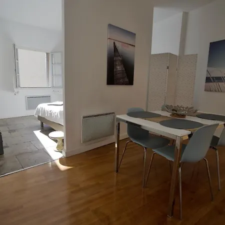 Duplex With Cathedral View * Montpellier